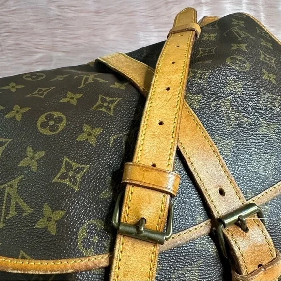 Louis Vuitton Saumur 35 Monogram Crossbody Messenger Bag - Picture 15 of 16